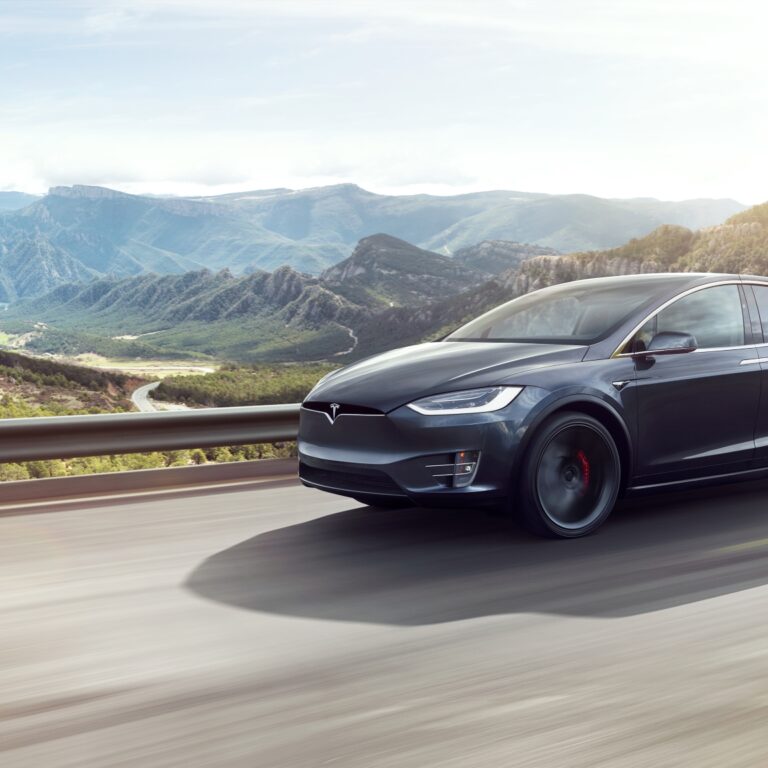 Tesla, de Lisboa ao Porto sem emissões