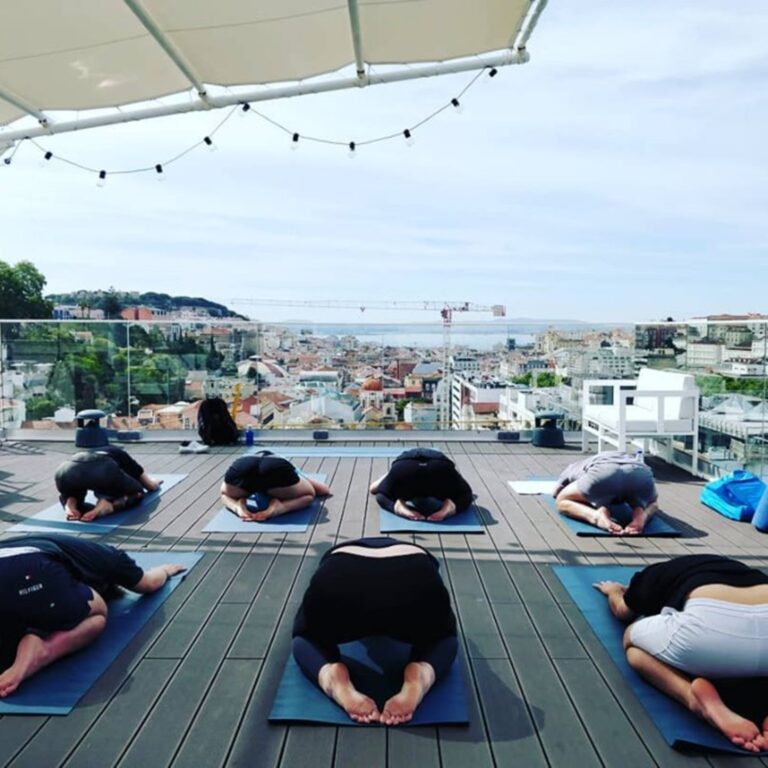 Os melhores locais para fazer  yoga  em Lisboa e no Porto | Unibanco