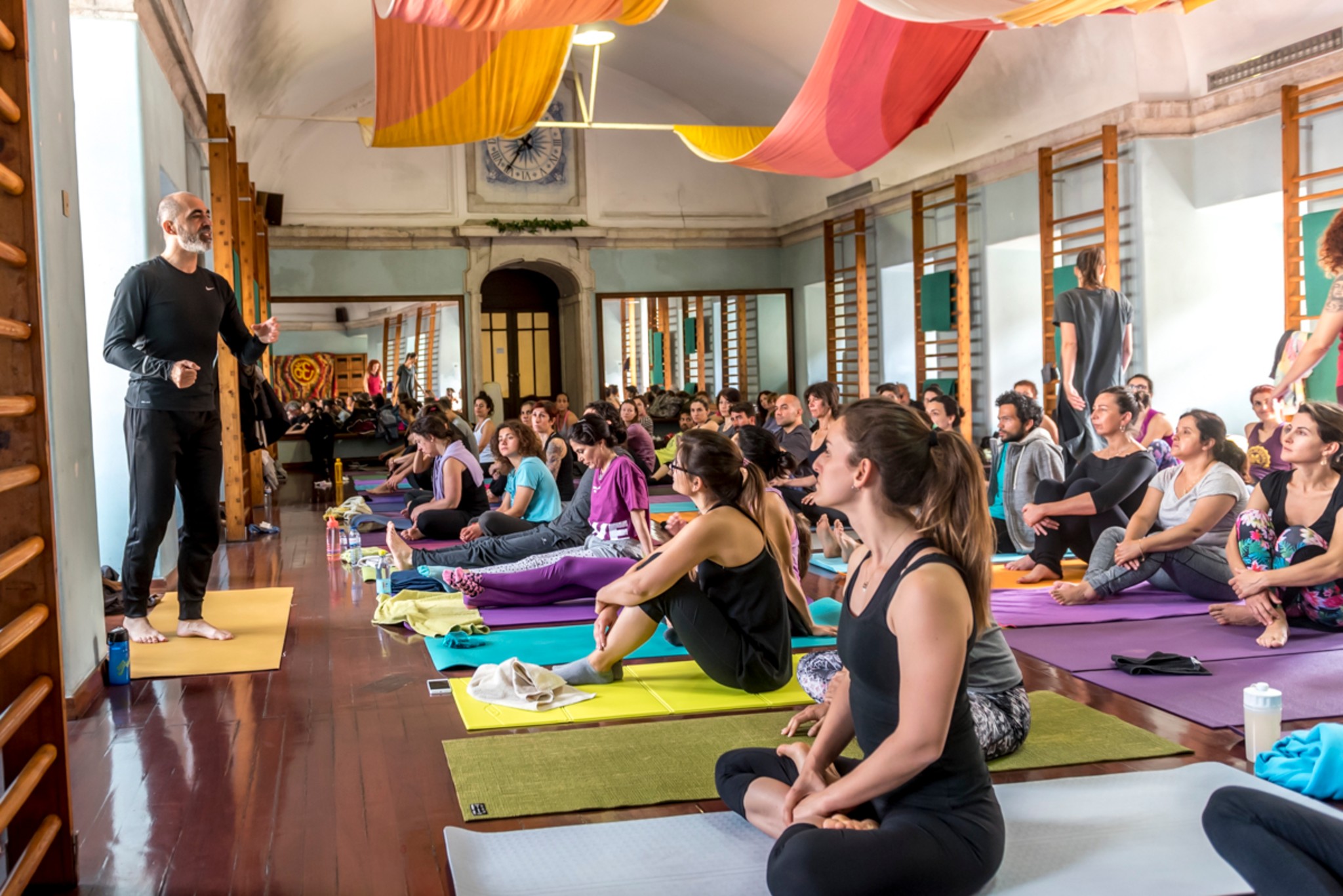 Os melhores locais para fazer  yoga  em Lisboa e no Porto | Unibanco