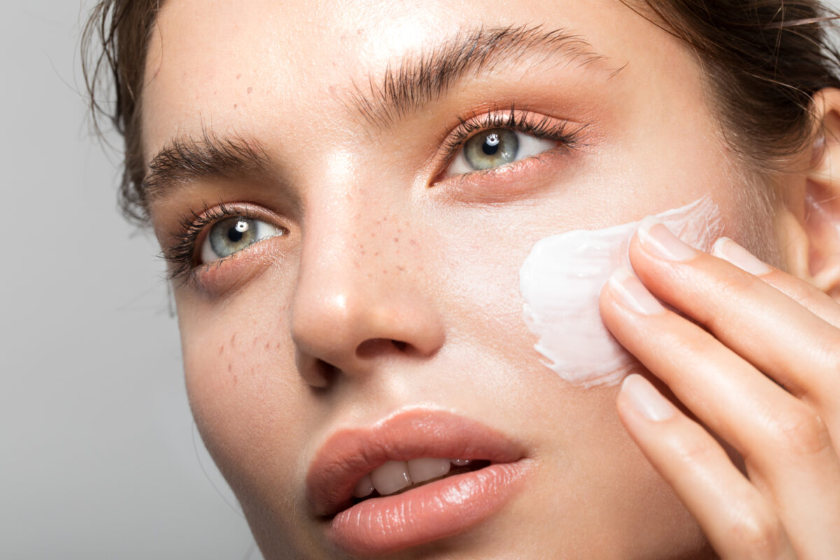 Problemas de pele: cuidados a ter com o uso de máscara | Unibanco