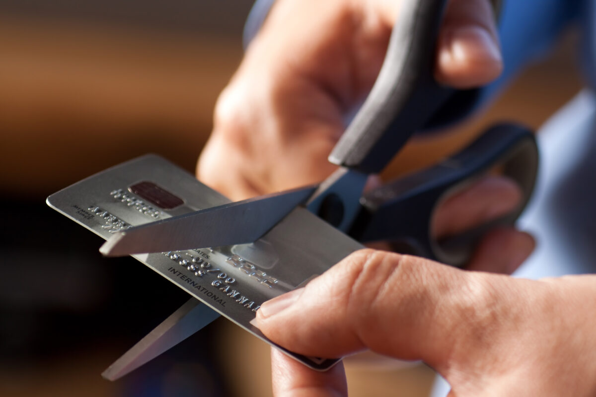 Cinco mitos sobre os cartões de crédito que não são verdade | Unibanco