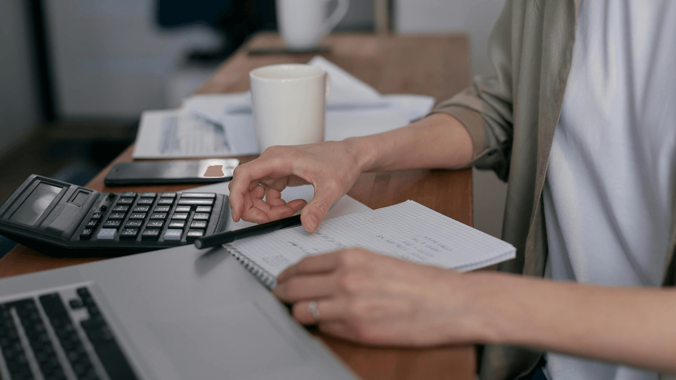 Investir ou pagar dívidas primeiro?