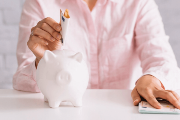 Poupança e consumo: como os portugueses estão a equilibrar melhorias de rendimento e controlo orçamental