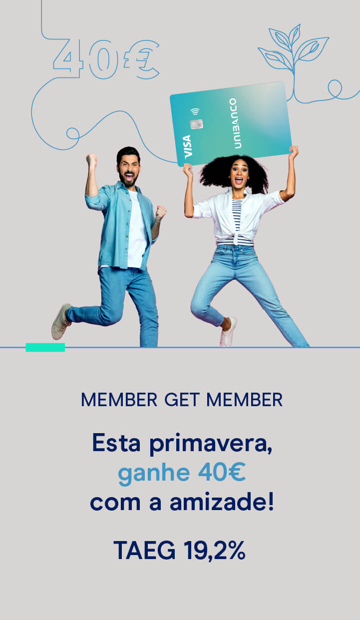 Dois jovens a segurar o cartão Unibanco ilustrando a campanha member get member