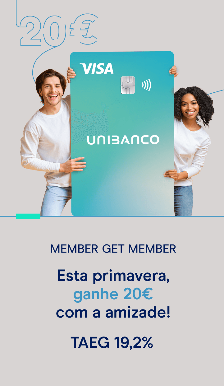 Dois jovens a segurar o cartão Unibanco ilustrando a campanha member get member